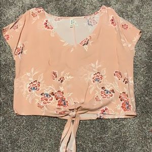 Cropped shirt with shoulder slits